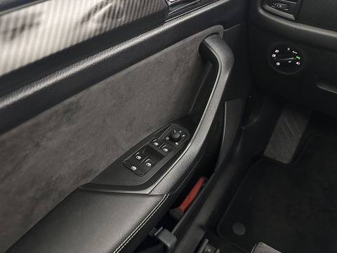 Škoda Kodiaq 1.5 TSI Sportline Business (INCL-BTW) Aut. *PANO | LEATHER-MICROFIBRE | FULL-LED | MEMORY-PACK | DIGI-COCKPIT | NAVI-FULLMAP | CAMERA | DAB+ | AMBIENT-LIGHT | KEYLESS | DAB+ | CARPLAY | PRIVACY-GLASS | 20"ALU*