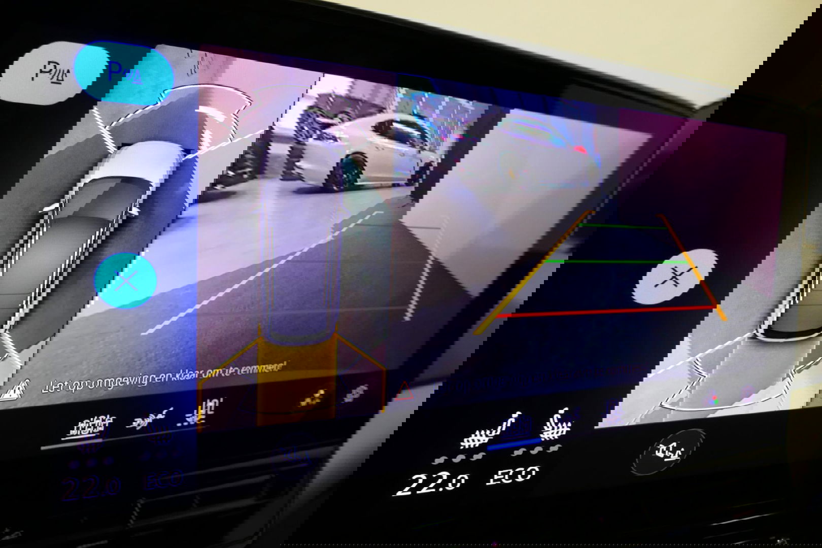 Volkswagen ID.4 First Max 77 kWh / SOH 92% / Panoramadak / Matrix LED IQ.Light / Elektr. verstelbare voorstoelen + memory / HUD Augmented Reality / Rondomzichtcamera / Apple Carplay - Android Auto / Stoelverwarming / 21'' LMV / Keyless / Achteruitrijcamera / Navigatie / 