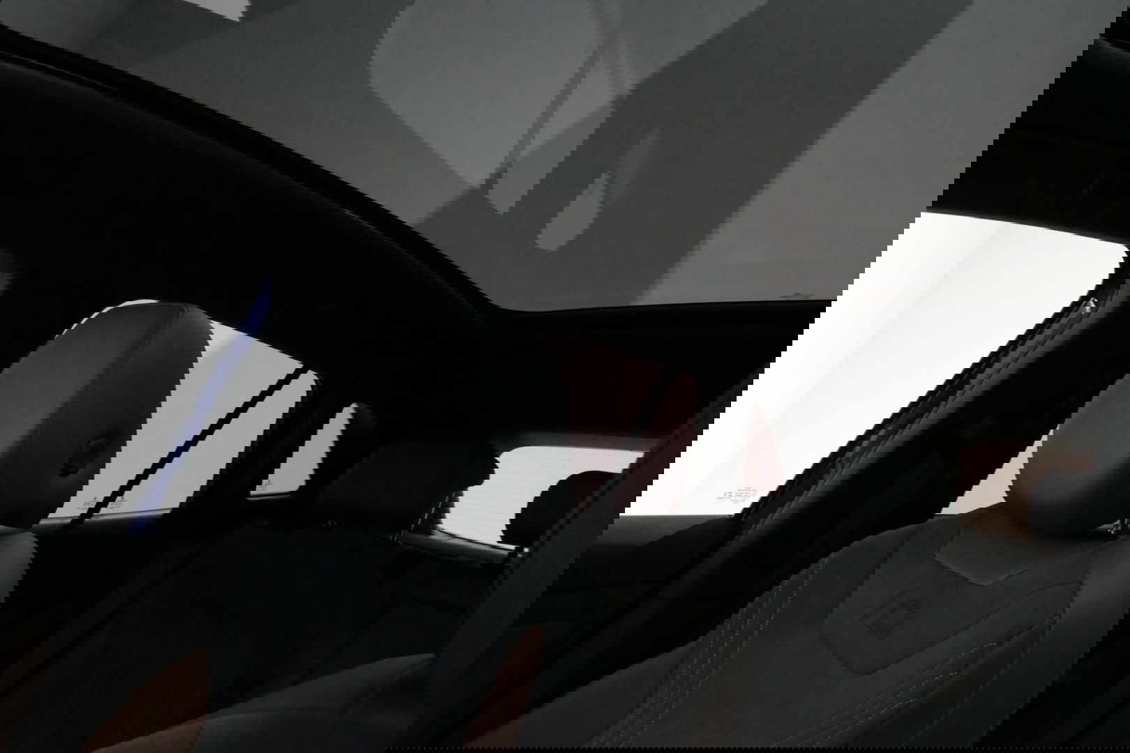 Volkswagen ID.4 First Max 77 kWh / SOH 92% / Panoramadak / Matrix LED IQ.Light / Elektr. verstelbare voorstoelen + memory / HUD Augmented Reality / Rondomzichtcamera / Apple Carplay - Android Auto / Stoelverwarming / 21'' LMV / Keyless / Achteruitrijcamera / Navigatie / 