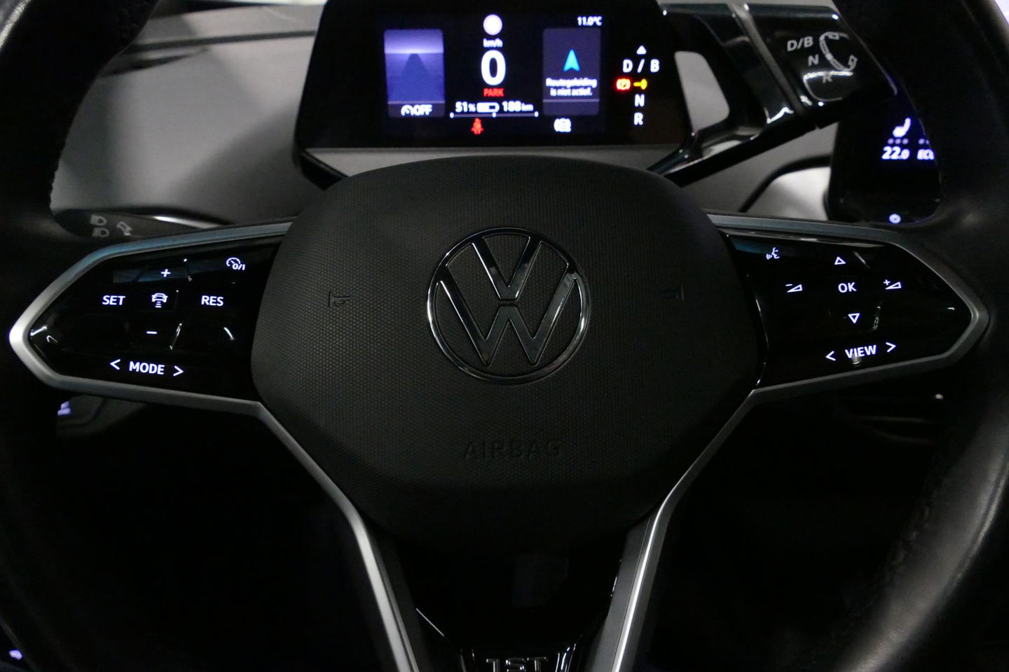 Volkswagen ID.4 First Max 77 kWh / SOH 92% / Panoramadak / Matrix LED IQ.Light / Elektr. verstelbare voorstoelen + memory / HUD Augmented Reality / Rondomzichtcamera / Apple Carplay - Android Auto / Stoelverwarming / 21'' LMV / Keyless / Achteruitrijcamera / Navigatie / 