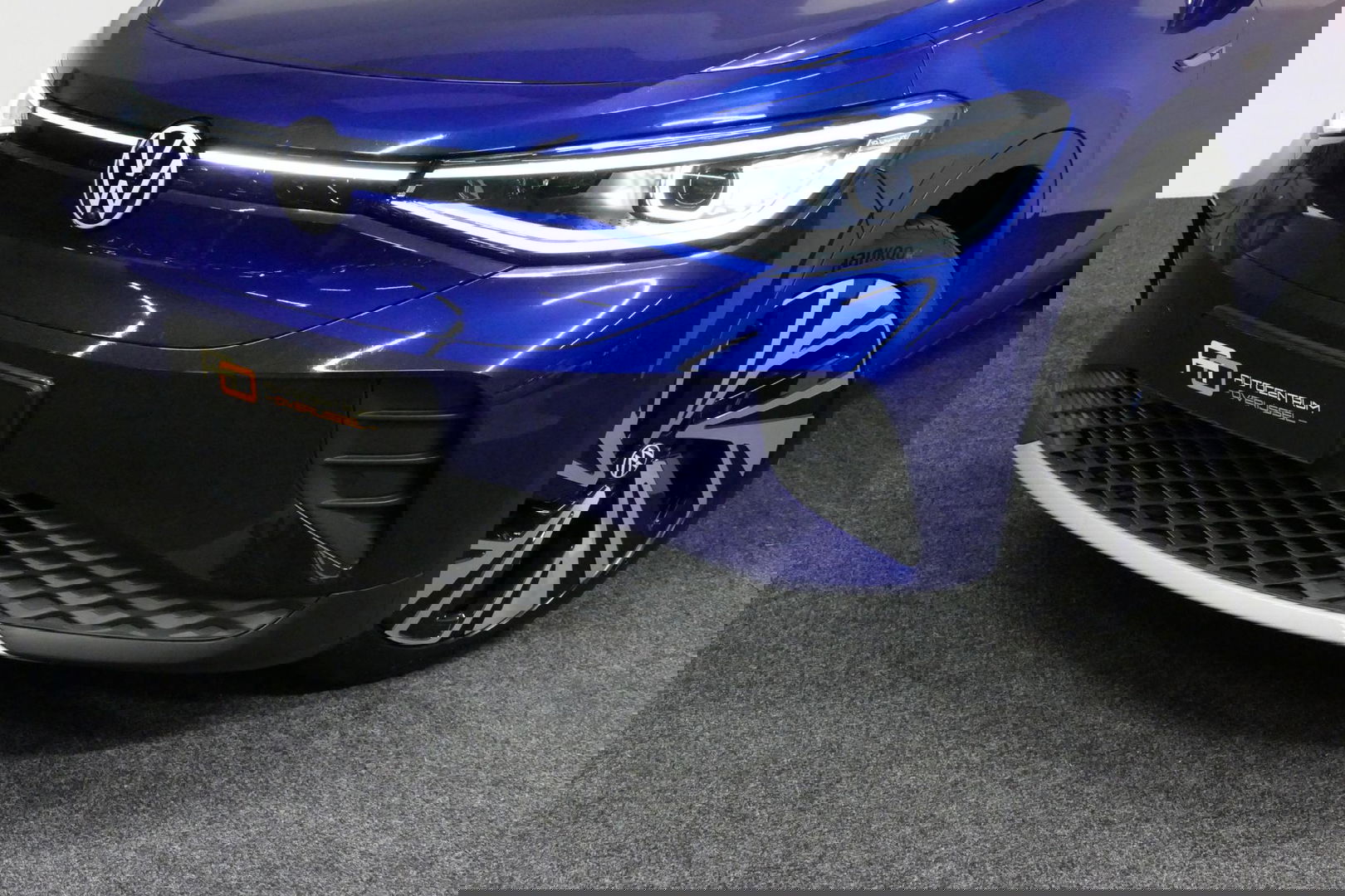 Volkswagen ID.4 First Max 77 kWh / SOH 92% / Panoramadak / Matrix LED IQ.Light / Elektr. verstelbare voorstoelen + memory / HUD Augmented Reality / Rondomzichtcamera / Apple Carplay - Android Auto / Stoelverwarming / 21'' LMV / Keyless / Achteruitrijcamera / Navigatie / 