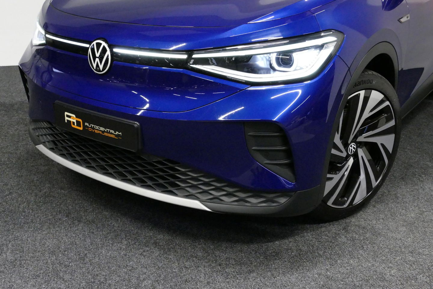 Volkswagen ID.4 First Max 77 kWh / SOH 92% / Panoramadak / Matrix LED IQ.Light / Elektr. verstelbare voorstoelen + memory / HUD Augmented Reality / Rondomzichtcamera / Apple Carplay - Android Auto / Stoelverwarming / 21'' LMV / Keyless / Achteruitrijcamera / Navigatie / 