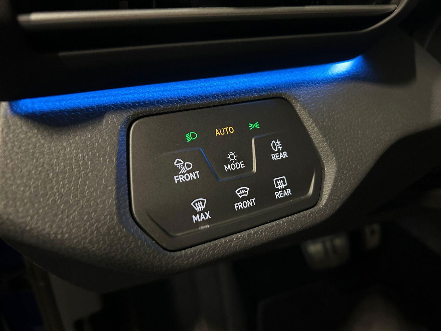 Volkswagen ID.4 First Max 77 kWh / SOH 92% / Panoramadak / Matrix LED IQ.Light / Elektr. verstelbare voorstoelen + memory / HUD Augmented Reality / Rondomzichtcamera / Apple Carplay - Android Auto / Stoelverwarming / 21'' LMV / Keyless / Achteruitrijcamera / Navigatie / 