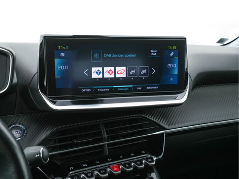 Peugeot e-208 EV Allure 50 kWh {SOH-91%} Aut *FULL-LED | DIGI-COCKPIT | BLINDSPOT | CAMERA | NAVI-FULLMAP | LANE-ASSIST | KEYLESS | DAB | CCS-FASTLOADER | TOP-VIEW | AMBIENT-LIGHT | PRIVACY-GLASS | 17"ALU*