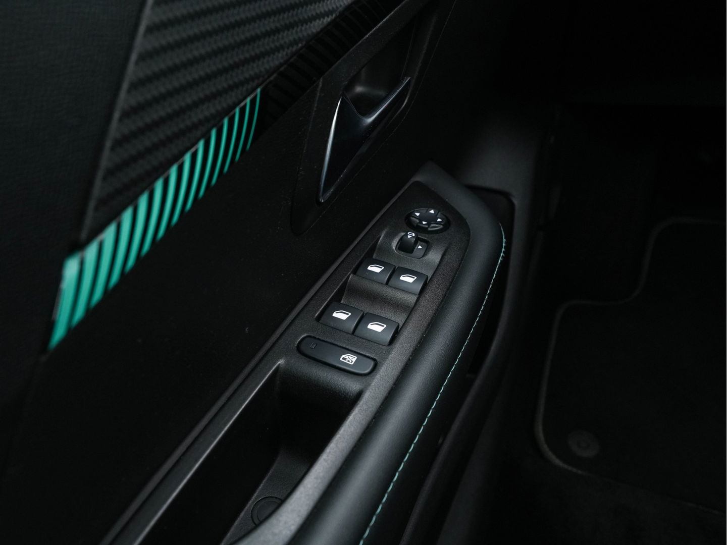 Peugeot e-208 EV Allure 50 kWh {SOH-91%} Aut *FULL-LED | DIGI-COCKPIT | BLINDSPOT | CAMERA | NAVI-FULLMAP | LANE-ASSIST | KEYLESS | DAB | CCS-FASTLOADER | TOP-VIEW | AMBIENT-LIGHT | PRIVACY-GLASS | 17"ALU*