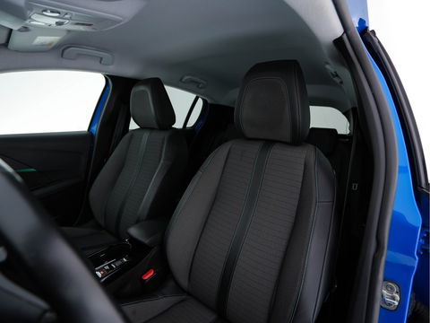 Peugeot e-208 EV Allure 50 kWh {SOH-91%} Aut *FULL-LED | DIGI-COCKPIT | BLINDSPOT | CAMERA | NAVI-FULLMAP | LANE-ASSIST | KEYLESS | DAB | CCS-FASTLOADER | TOP-VIEW | AMBIENT-LIGHT | PRIVACY-GLASS | 17"ALU*