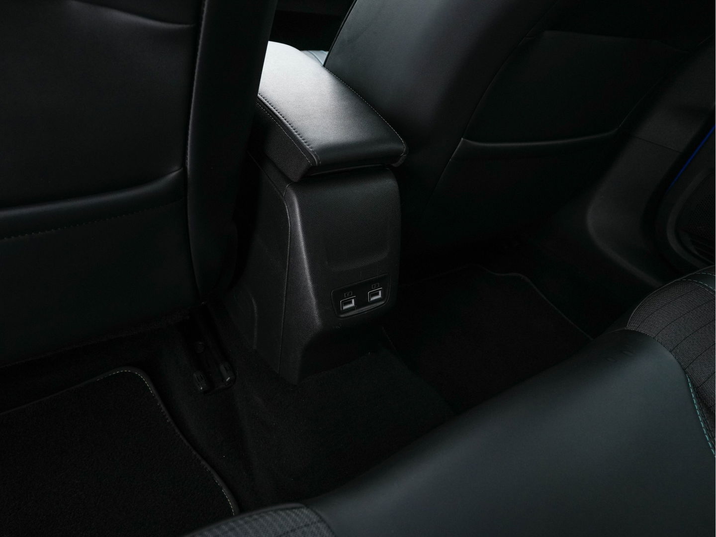 Peugeot e-208 EV Allure 50 kWh {SOH-91%} Aut *FULL-LED | DIGI-COCKPIT | BLINDSPOT | CAMERA | NAVI-FULLMAP | LANE-ASSIST | KEYLESS | DAB | CCS-FASTLOADER | TOP-VIEW | AMBIENT-LIGHT | PRIVACY-GLASS | 17"ALU*