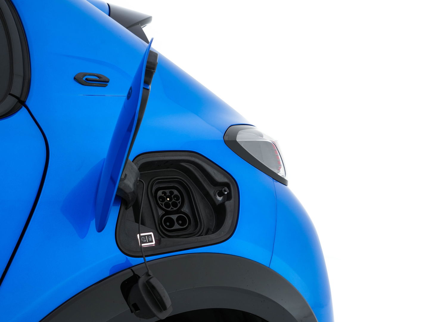 Peugeot e-208 EV Allure 50 kWh {SOH-91%} Aut *FULL-LED | DIGI-COCKPIT | BLINDSPOT | CAMERA | NAVI-FULLMAP | LANE-ASSIST | KEYLESS | DAB | CCS-FASTLOADER | TOP-VIEW | AMBIENT-LIGHT | PRIVACY-GLASS | 17"ALU*