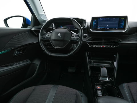 Peugeot e-208 EV Allure 50 kWh {SOH-91%} Aut *FULL-LED | DIGI-COCKPIT | BLINDSPOT | CAMERA | NAVI-FULLMAP | LANE-ASSIST | KEYLESS | DAB | CCS-FASTLOADER | TOP-VIEW | AMBIENT-LIGHT | PRIVACY-GLASS | 17"ALU*