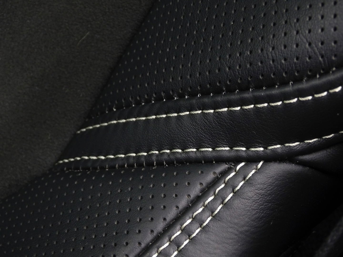 Volvo XC90 T8 390PK / AWD / R-Design / 7-zitter / LED