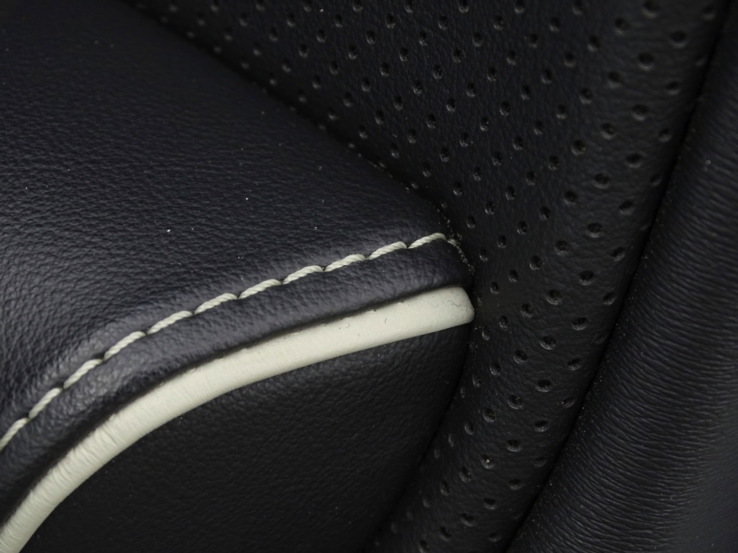 Volvo XC90 T8 390PK / AWD / R-Design / 7-zitter / LED