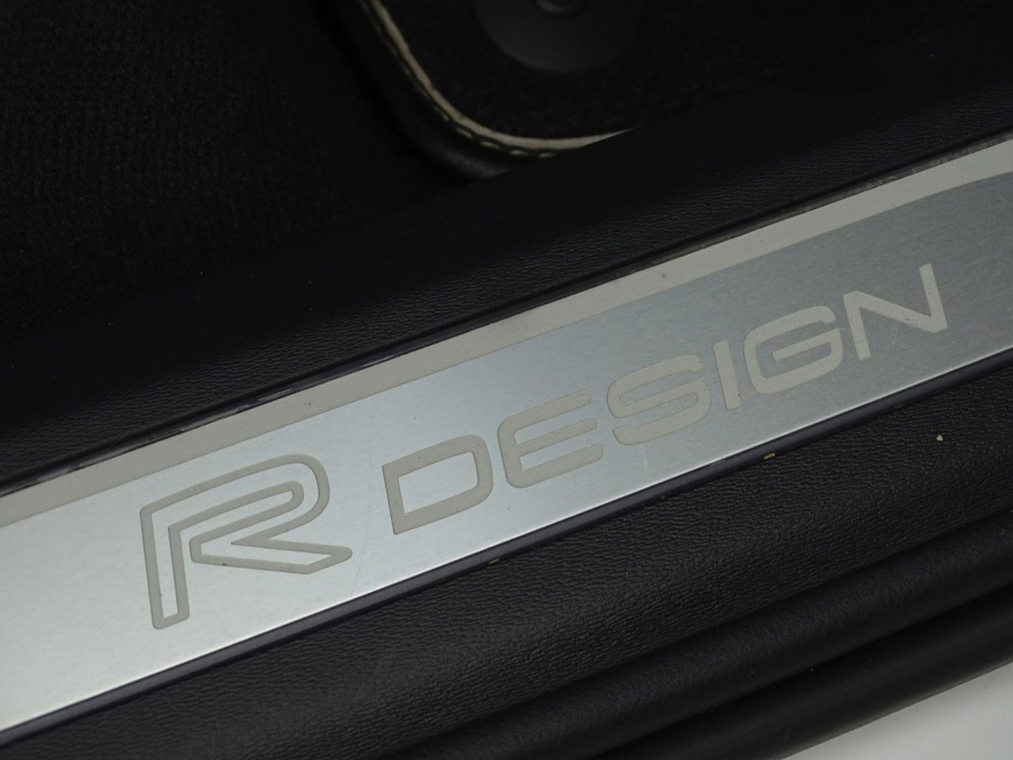 Volvo XC90 T8 390PK / AWD / R-Design / 7-zitter / LED