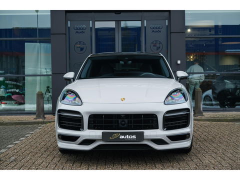 Porsche Cayenne Coupé 3.0 E-Hybrid 462PK Krijtgrijs SportDesign Luchtvering Lightweight Package Carbon Dak 4-wielsturing NLauto