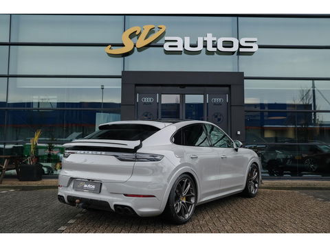 Porsche Cayenne Coupé 3.0 E-Hybrid 462PK Krijtgrijs SportDesign Luchtvering Lightweight Package Carbon Dak 4-wielsturing NLauto