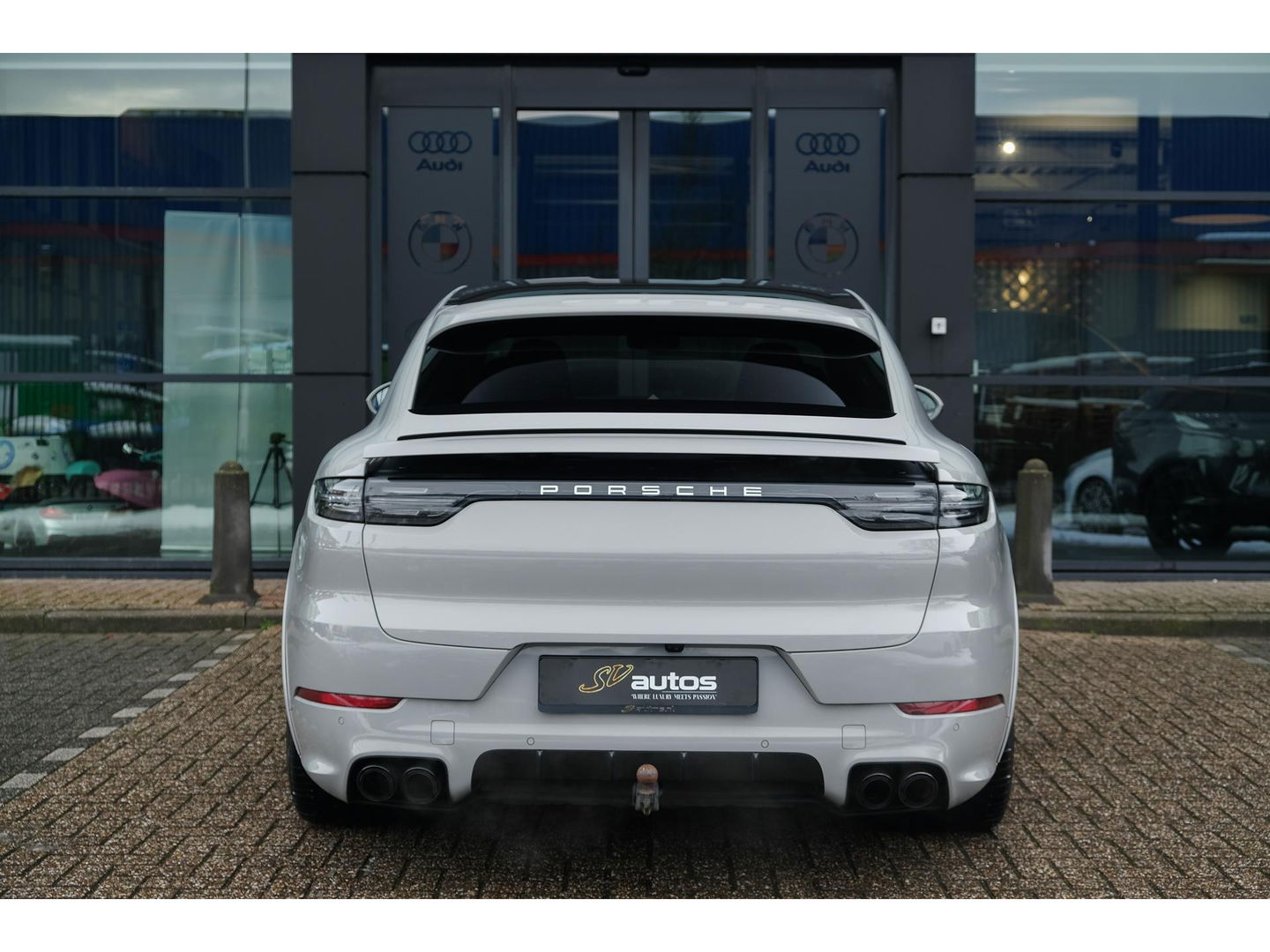 Porsche Cayenne Coupé 3.0 E-Hybrid 462PK Krijtgrijs SportDesign Luchtvering Lightweight Package Carbon Dak 4-wielsturing NLauto