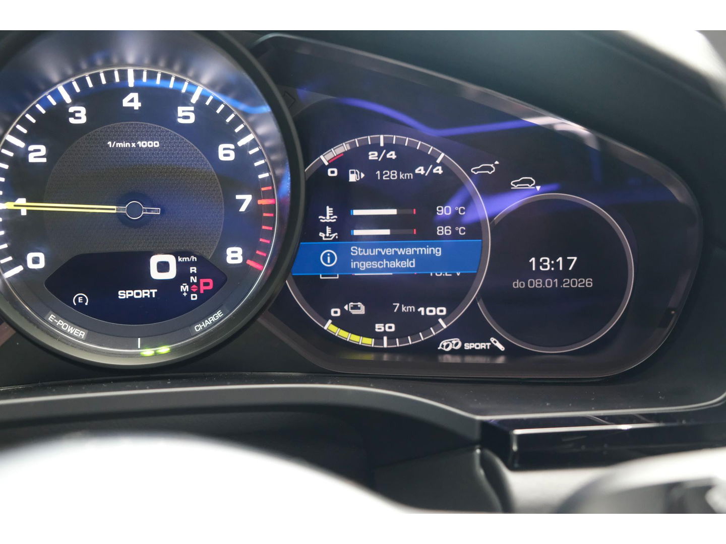 Porsche Cayenne Coupé 3.0 E-Hybrid 462PK Krijtgrijs SportDesign Luchtvering Lightweight Package Carbon Dak 4-wielsturing NLauto