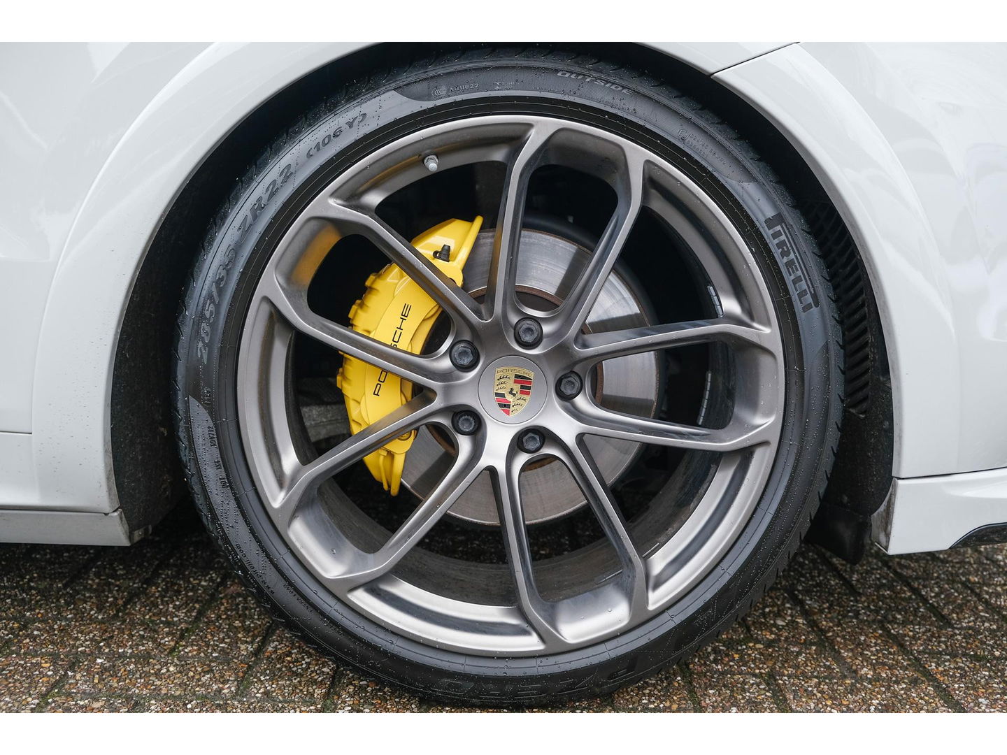 Porsche Cayenne Coupé 3.0 E-Hybrid 462PK Krijtgrijs SportDesign Luchtvering Lightweight Package Carbon Dak 4-wielsturing NLauto