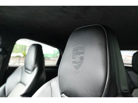 Porsche Cayenne Coupé 3.0 E-Hybrid 462PK Krijtgrijs SportDesign Luchtvering Lightweight Package Carbon Dak 4-wielsturing NLauto