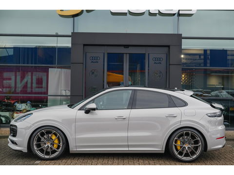Porsche Cayenne Coupé 3.0 E-Hybrid 462PK Krijtgrijs SportDesign Luchtvering Lightweight Package Carbon Dak 4-wielsturing NLauto