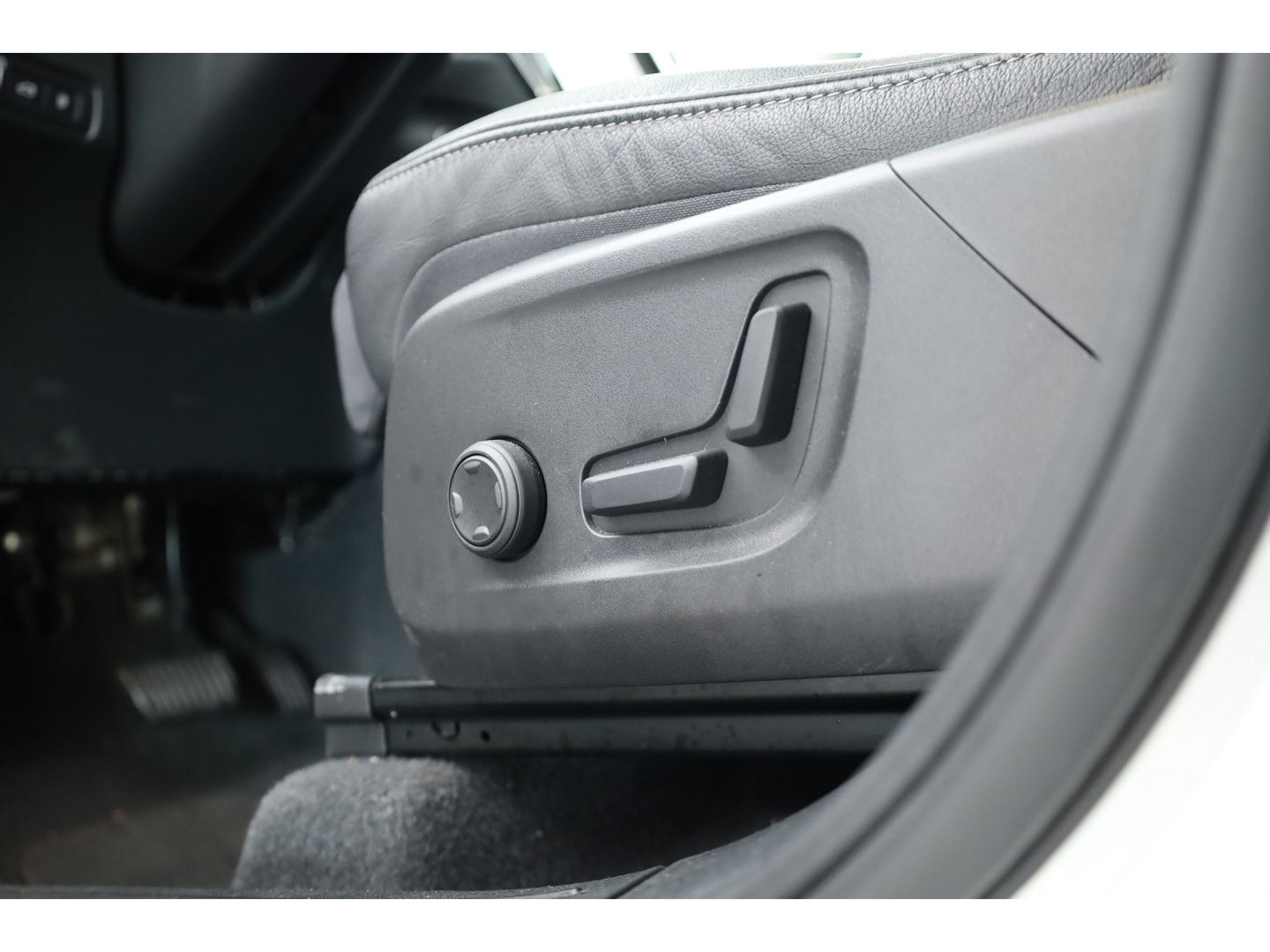 Volvo XC40 1.5 T5 Recharge Inscription | Pano-dak | 360 camera | Trekhaak | H&K audio | ACC+Blis | Stoel + stuurverwarming |