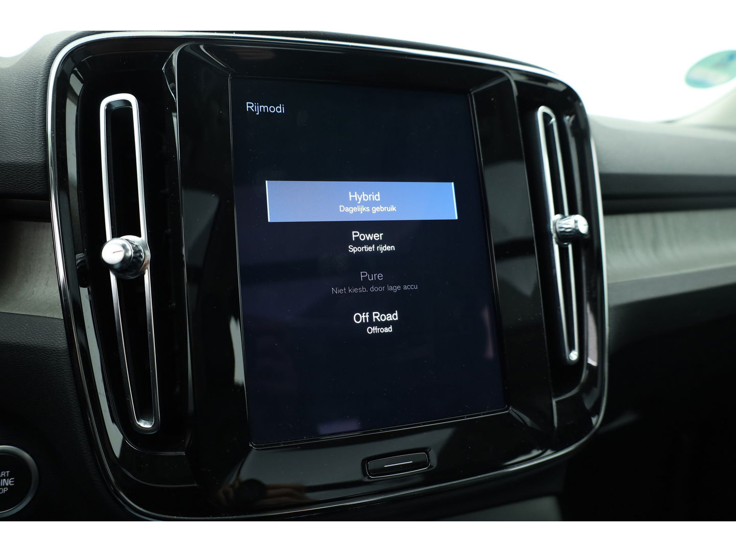 Volvo XC40 1.5 T5 Recharge Inscription | Pano-dak | 360 camera | Trekhaak | H&K audio | ACC+Blis | Stoel + stuurverwarming |