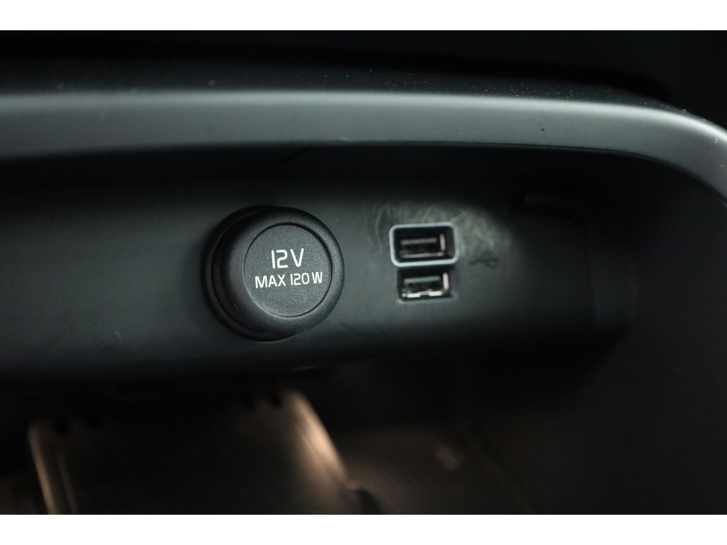 Volvo XC40 1.5 T5 Recharge Inscription | Pano-dak | 360 camera | Trekhaak | H&K audio | ACC+Blis | Stoel + stuurverwarming |