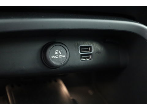 Volvo XC40 1.5 T5 Recharge Inscription | Pano-dak | 360 camera | Trekhaak | H&K audio | ACC+Blis | Stoel + stuurverwarming |