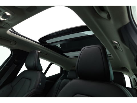 Volvo XC40 1.5 T5 Recharge Inscription | Pano-dak | 360 camera | Trekhaak | H&K audio | ACC+Blis | Stoel + stuurverwarming |