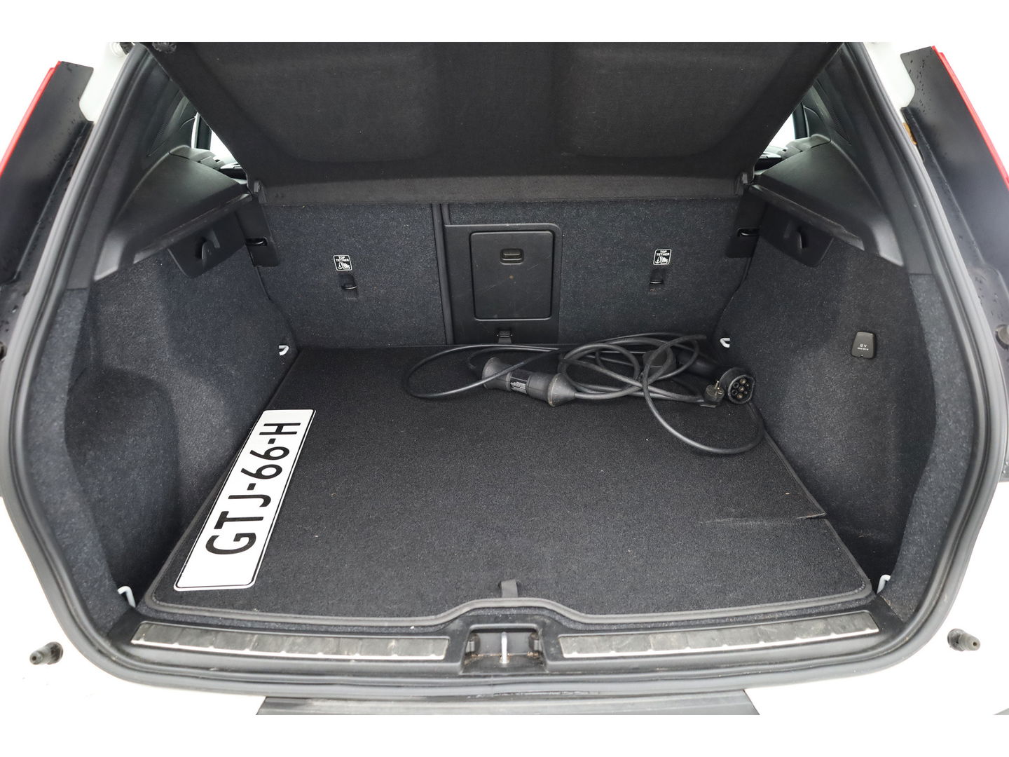 Volvo XC40 1.5 T5 Recharge Inscription | Pano-dak | 360 camera | Trekhaak | H&K audio | ACC+Blis | Stoel + stuurverwarming |