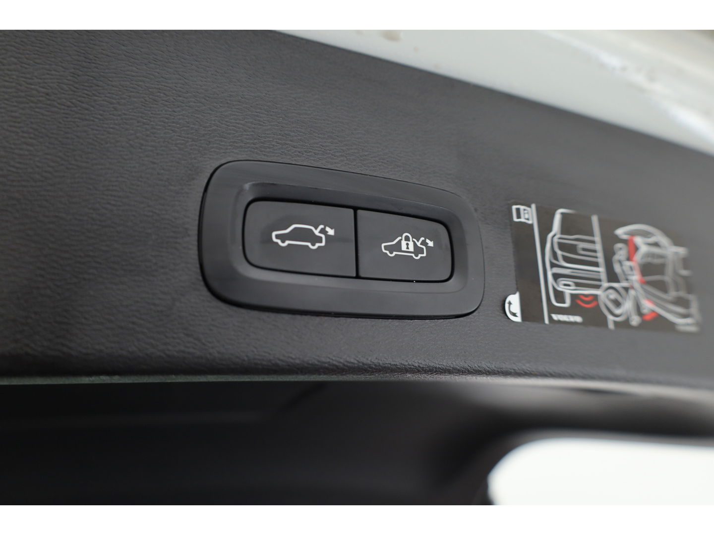 Volvo XC40 1.5 T5 Recharge Inscription | Pano-dak | 360 camera | Trekhaak | H&K audio | ACC+Blis | Stoel + stuurverwarming |