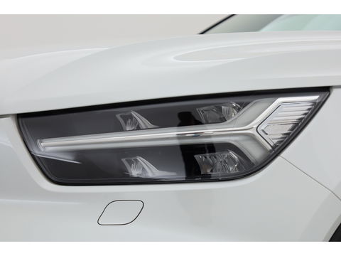 Volvo XC40 1.5 T5 Recharge Inscription | Pano-dak | 360 camera | Trekhaak | H&K audio | ACC+Blis | Stoel + stuurverwarming |