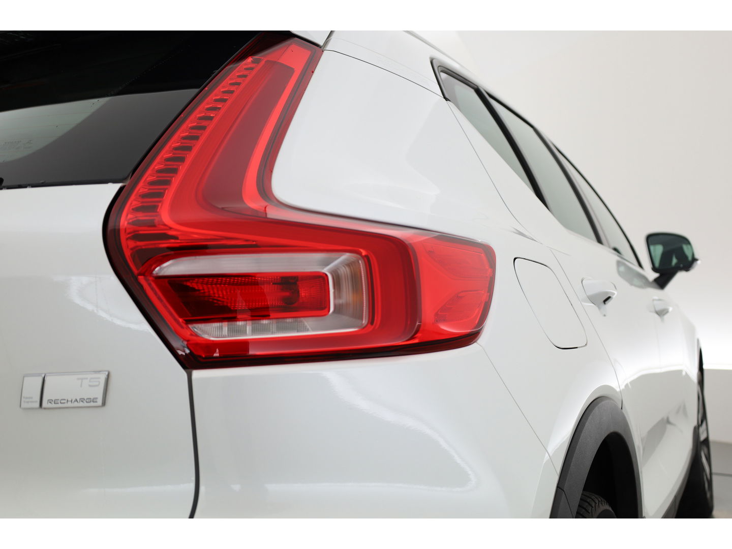 Volvo XC40 1.5 T5 Recharge Inscription | Pano-dak | 360 camera | Trekhaak | H&K audio | ACC+Blis | Stoel + stuurverwarming |