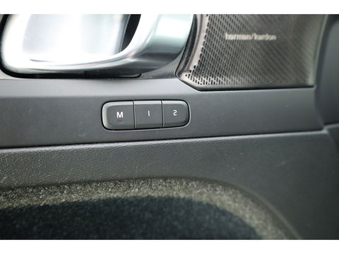 Volvo XC40 1.5 T5 Recharge Inscription | Pano-dak | 360 camera | Trekhaak | H&K audio | ACC+Blis | Stoel + stuurverwarming |