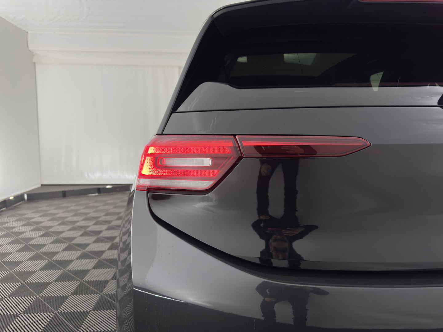 Volkswagen ID.3 First Max 58 kWh [ 3-Fase ] {SOH-90%} (INCL-BTW) *PANO | HEAD-UP | ADAPTIVE-CRUISE | FULL-LED | BLIND-SPOT | CAMERA | KEYLESS | MICROFIBRE | AMBIENT-LIGHT | NAVI-FULLMAP | DAB+ | ECC | HEATED-SPORTSEATS | DIGI-COCKPIT | 20"ALU*