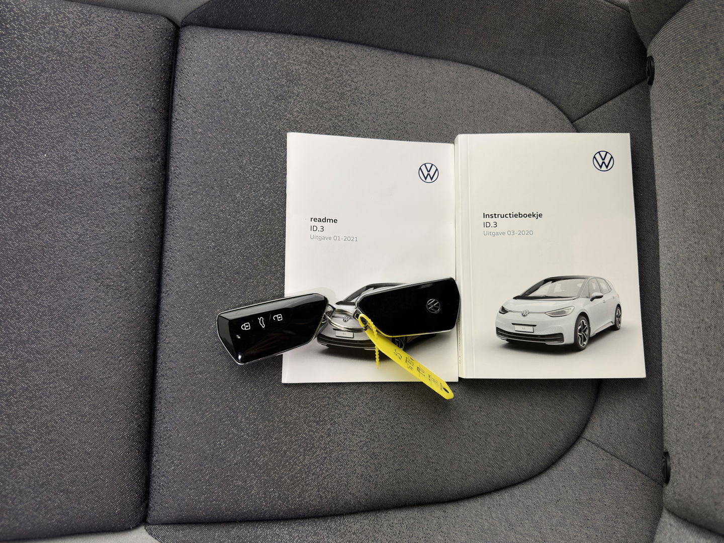 Volkswagen ID.3 First Max 58 kWh [ 3-Fase ] {SOH-90%} (INCL-BTW) *PANO | HEAD-UP | ADAPTIVE-CRUISE | FULL-LED | BLIND-SPOT | CAMERA | KEYLESS | MICROFIBRE | AMBIENT-LIGHT | NAVI-FULLMAP | DAB+ | ECC | HEATED-SPORTSEATS | DIGI-COCKPIT | 20"ALU*