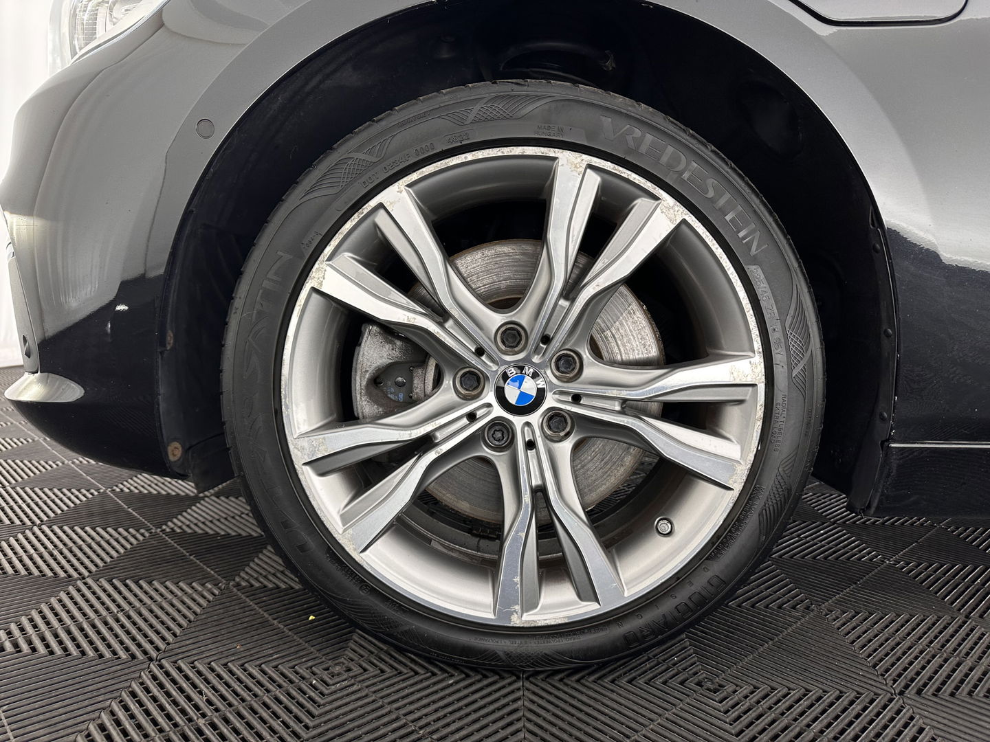 BMW 2 Serie Active Tourer 225xeHigh Executive Centennial (Plug-In) Aut. *PANO | LEATHER | FULL-LED | ADAPTIVE-CRUISE | HEATED-SPORTSEATS | NAVI-FULLMAP | HIFI-SOUND | KEYLESS | PRIVACY-GLASS | PDC | TOWBAR | 18''ALU*
