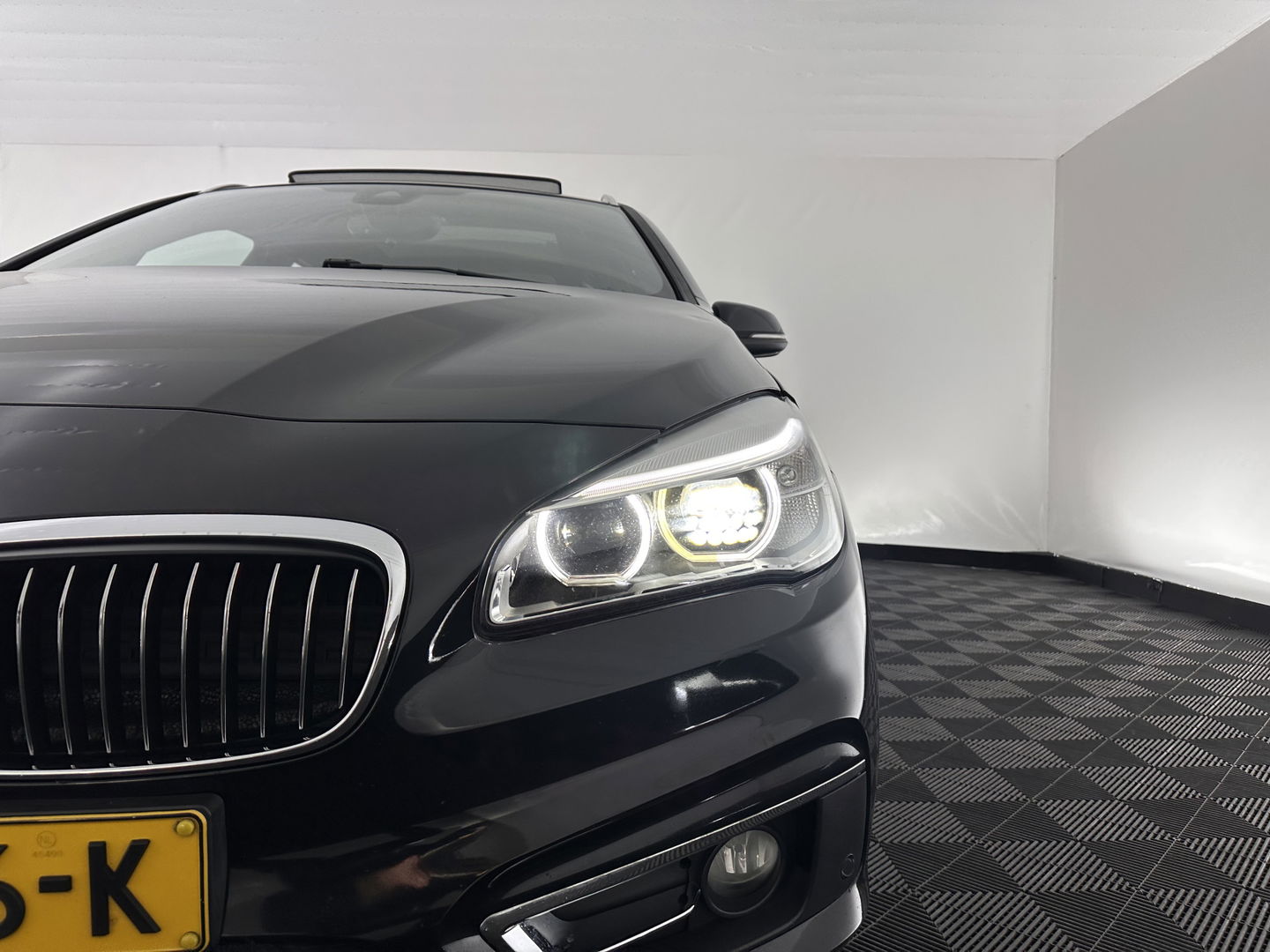 BMW 2 Serie Active Tourer 225xeHigh Executive Centennial (Plug-In) Aut. *PANO | LEATHER | FULL-LED | ADAPTIVE-CRUISE | HEATED-SPORTSEATS | NAVI-FULLMAP | HIFI-SOUND | KEYLESS | PRIVACY-GLASS | PDC | TOWBAR | 18''ALU*