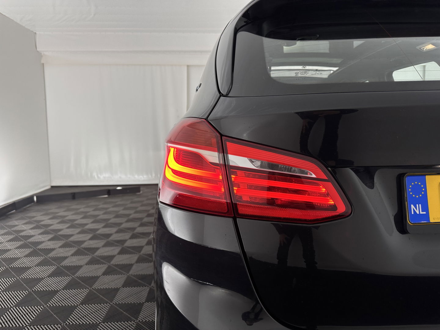 BMW 2 Serie Active Tourer 225xeHigh Executive Centennial (Plug-In) Aut. *PANO | LEATHER | FULL-LED | ADAPTIVE-CRUISE | HEATED-SPORTSEATS | NAVI-FULLMAP | HIFI-SOUND | KEYLESS | PRIVACY-GLASS | PDC | TOWBAR | 18''ALU*