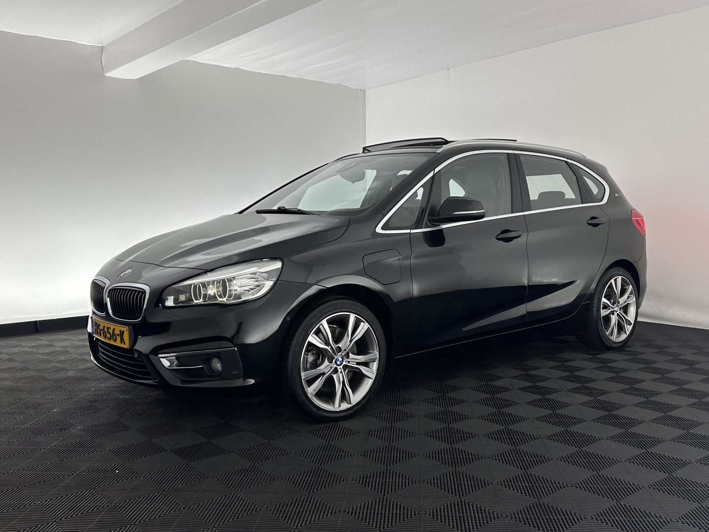 BMW 2 Serie Active Tourer 225xeHigh Executive Centennial (Plug-In) Aut. *PANO | LEATHER | FULL-LED | ADAPTIVE-CRUISE | HEATED-SPORTSEATS | NAVI-FULLMAP | HIFI-SOUND | KEYLESS | PRIVACY-GLASS | PDC | TOWBAR | 18''ALU*