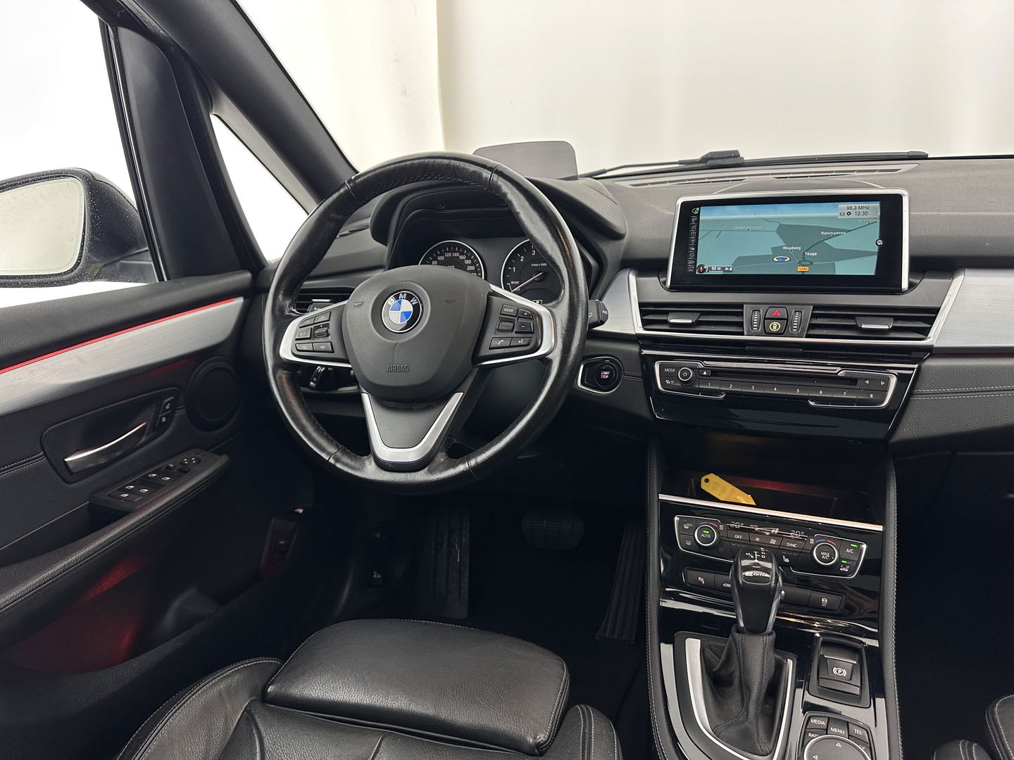 BMW 2 Serie Active Tourer 225xeHigh Executive Centennial (Plug-In) Aut. *PANO | LEATHER | FULL-LED | ADAPTIVE-CRUISE | HEATED-SPORTSEATS | NAVI-FULLMAP | HIFI-SOUND | KEYLESS | PRIVACY-GLASS | PDC | TOWBAR | 18''ALU*