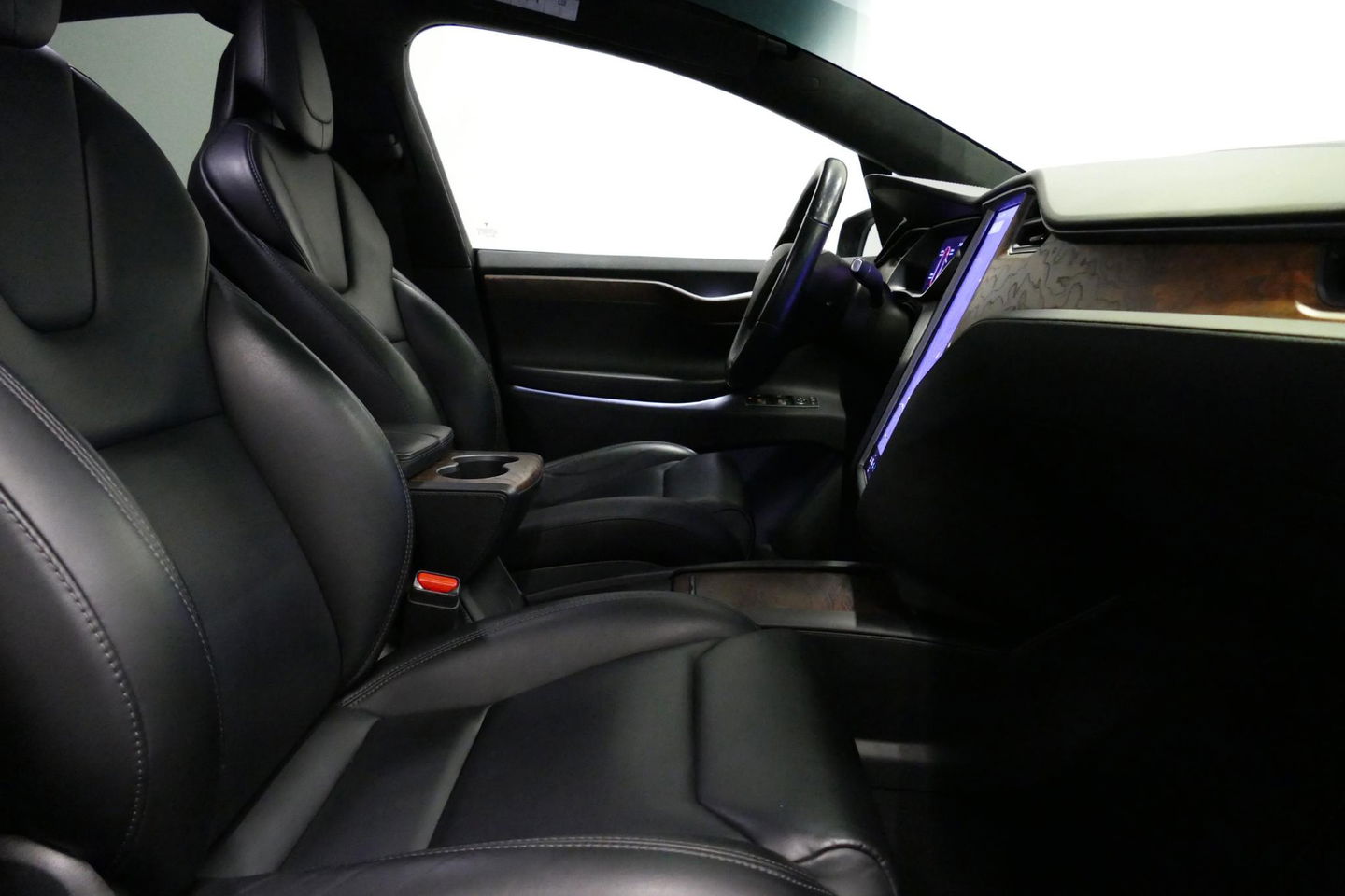 Tesla Model X Long Range / SOH 86% / Lederen bekleding / Trekhaak / Autopilot / Carbon pakket / Camera / Stoelen+stuurwiel verwarming / Luchtvering