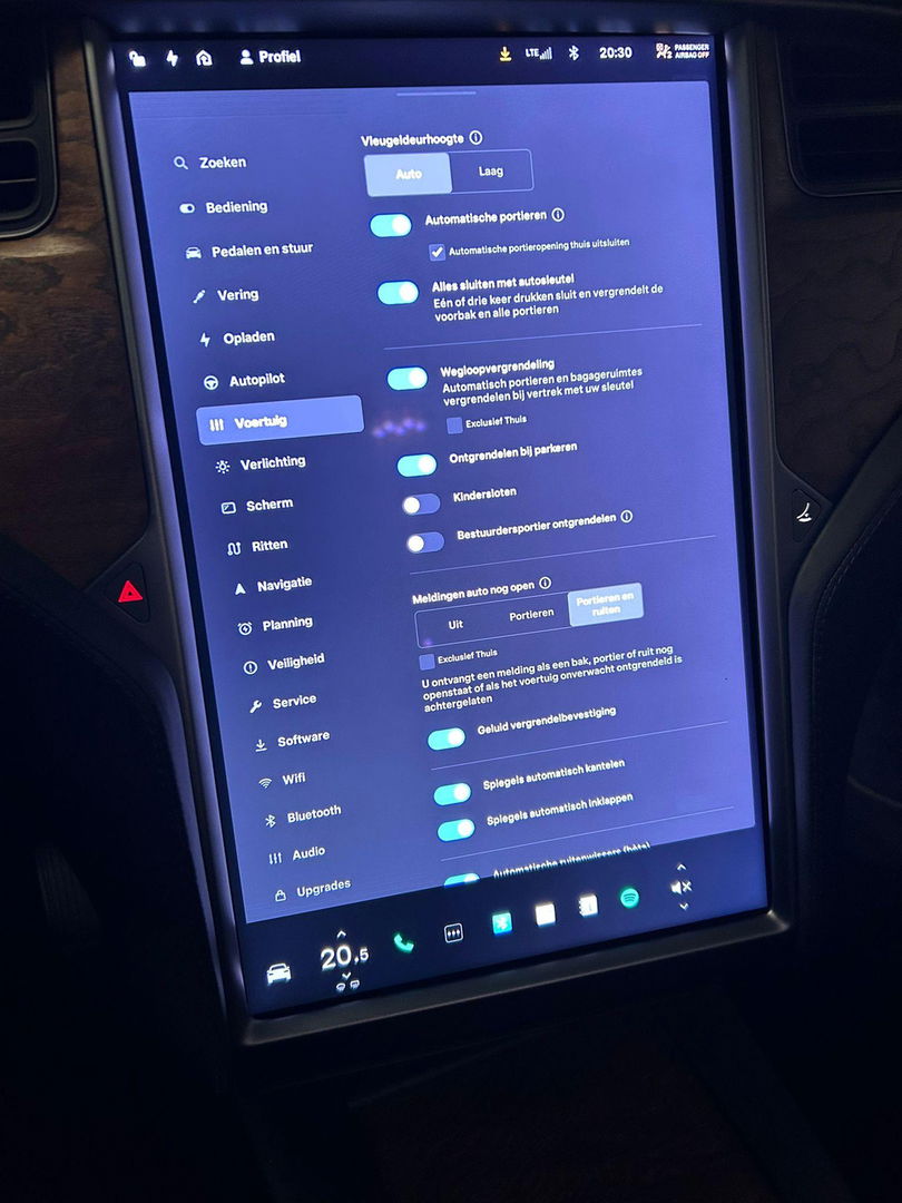 Tesla Model X Long Range / SOH 86% / Lederen bekleding / Trekhaak / Autopilot / Carbon pakket / Camera / Stoelen+stuurwiel verwarming / Luchtvering