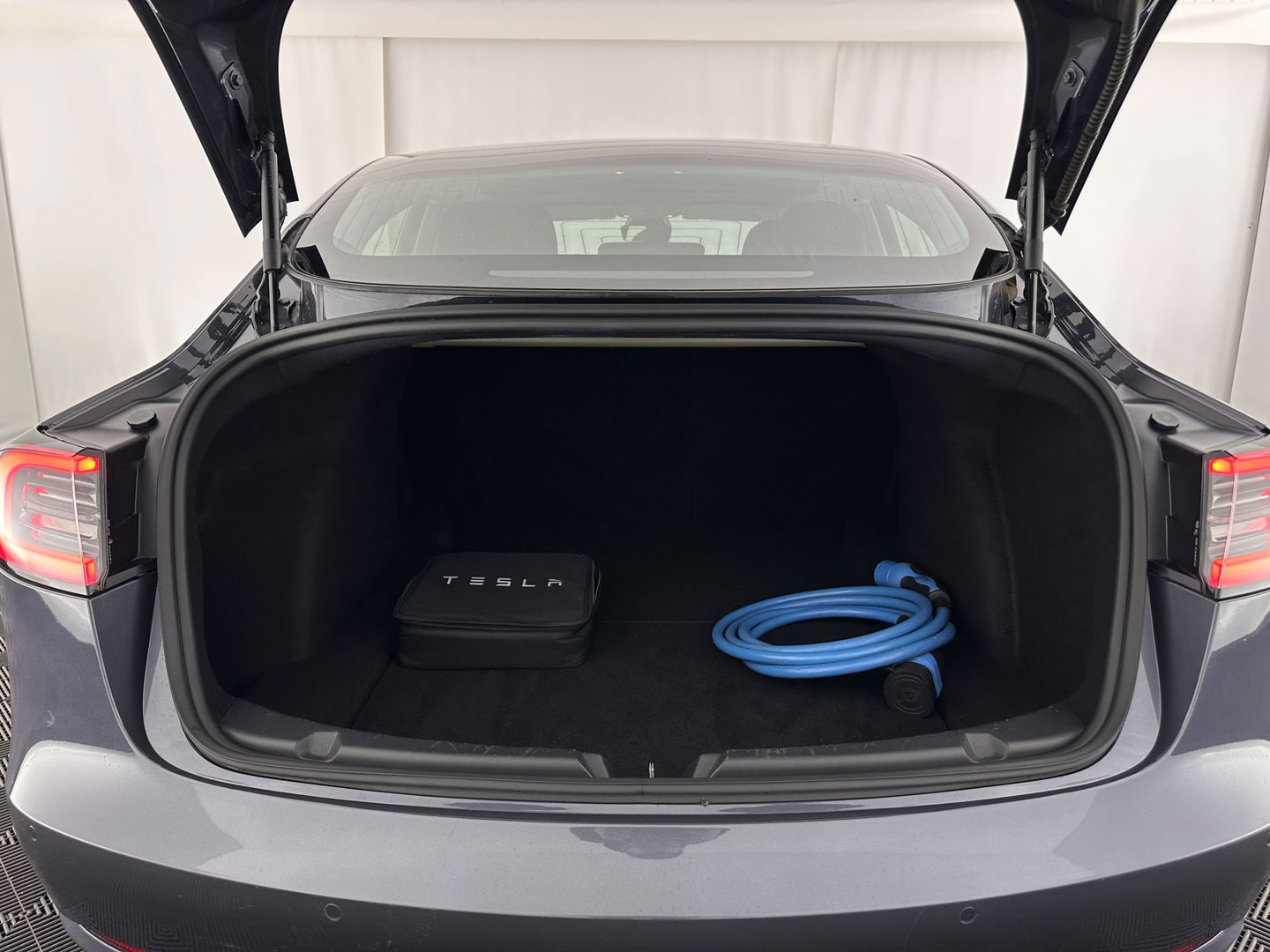 Tesla Model 3 Standard RWD Plus 60 kWh [ 3-Fase ] (INCL-BTW) Aut. *PANO | AUTO-PILOT | LEATHER | KEYLESS | FULL-LED | MEMORY-PACK | TOP-VIEW | DAB | CARPLAY | DIGI-COCKPIT | LANE-ASSIST | COMFORT-SEATS | 19"ALU*