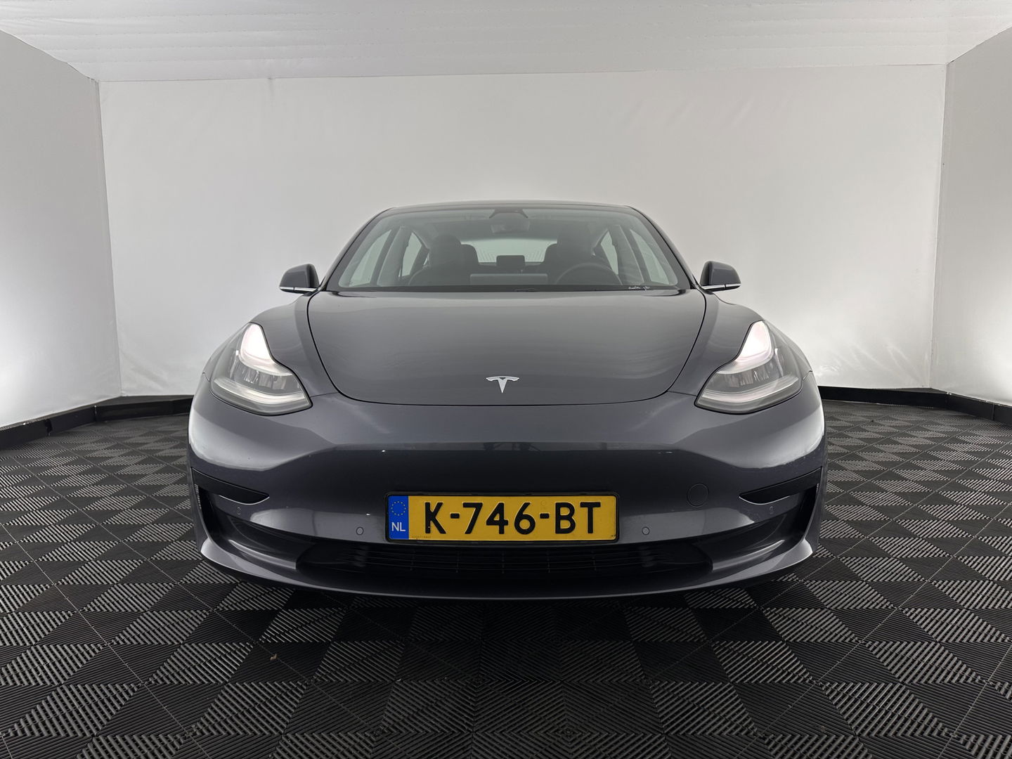 Tesla Model 3 Standard RWD Plus 60 kWh [ 3-Fase ] (INCL-BTW) Aut. *PANO | AUTO-PILOT | LEATHER | KEYLESS | FULL-LED | MEMORY-PACK | TOP-VIEW | DAB | CARPLAY | DIGI-COCKPIT | LANE-ASSIST | COMFORT-SEATS | 19"ALU*