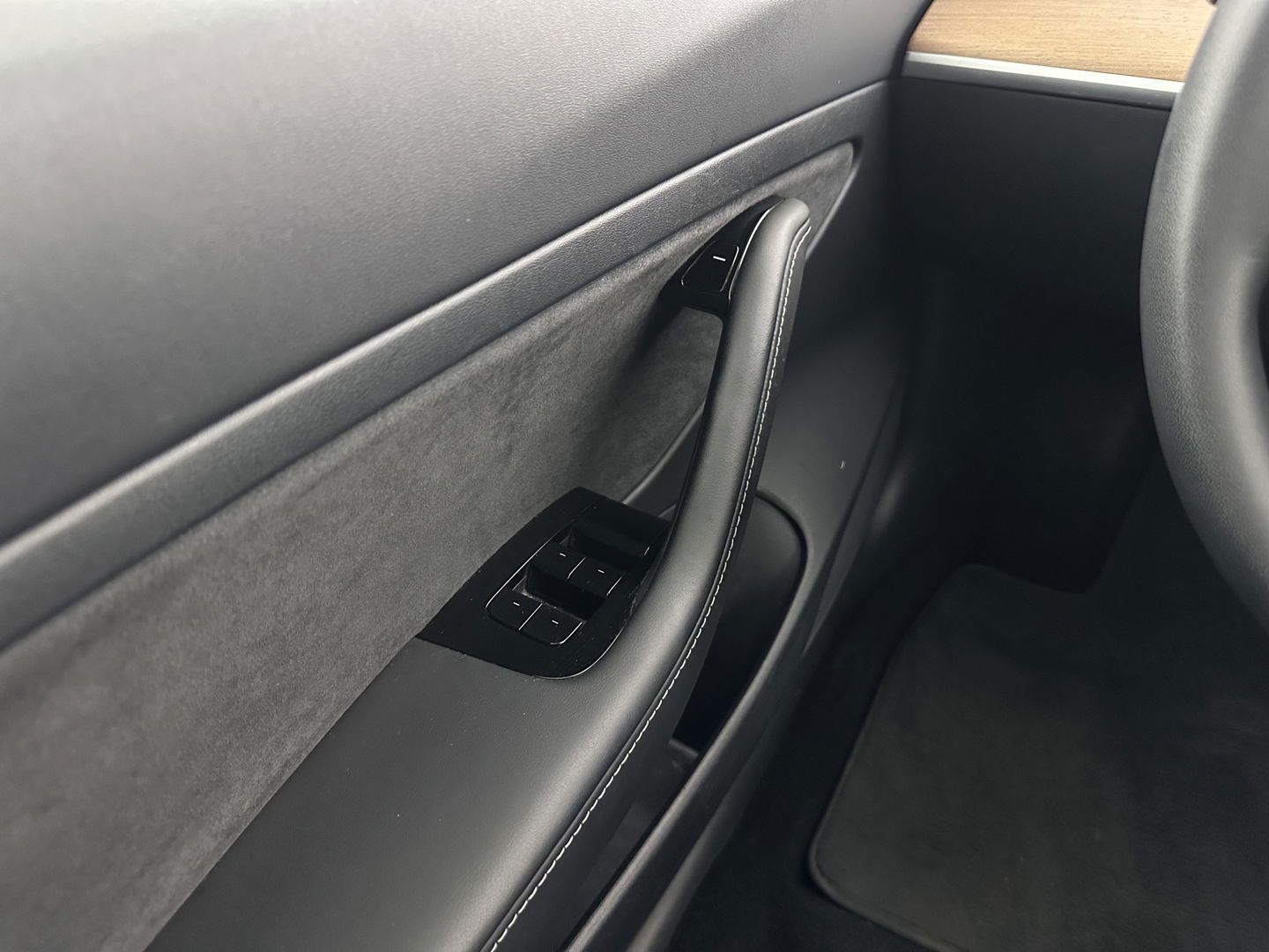 Tesla Model 3 Standard RWD Plus 60 kWh [ 3-Fase ] (INCL-BTW) Aut. *PANO | AUTO-PILOT | LEATHER | KEYLESS | FULL-LED | MEMORY-PACK | TOP-VIEW | DAB | CARPLAY | DIGI-COCKPIT | LANE-ASSIST | COMFORT-SEATS | 19"ALU*