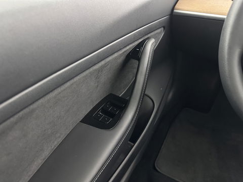 Tesla Model 3 Standard RWD Plus 60 kWh [ 3-Fase ] (INCL-BTW) Aut. *PANO | AUTO-PILOT | LEATHER | KEYLESS | FULL-LED | MEMORY-PACK | TOP-VIEW | DAB | CARPLAY | DIGI-COCKPIT | LANE-ASSIST | COMFORT-SEATS | 19"ALU*