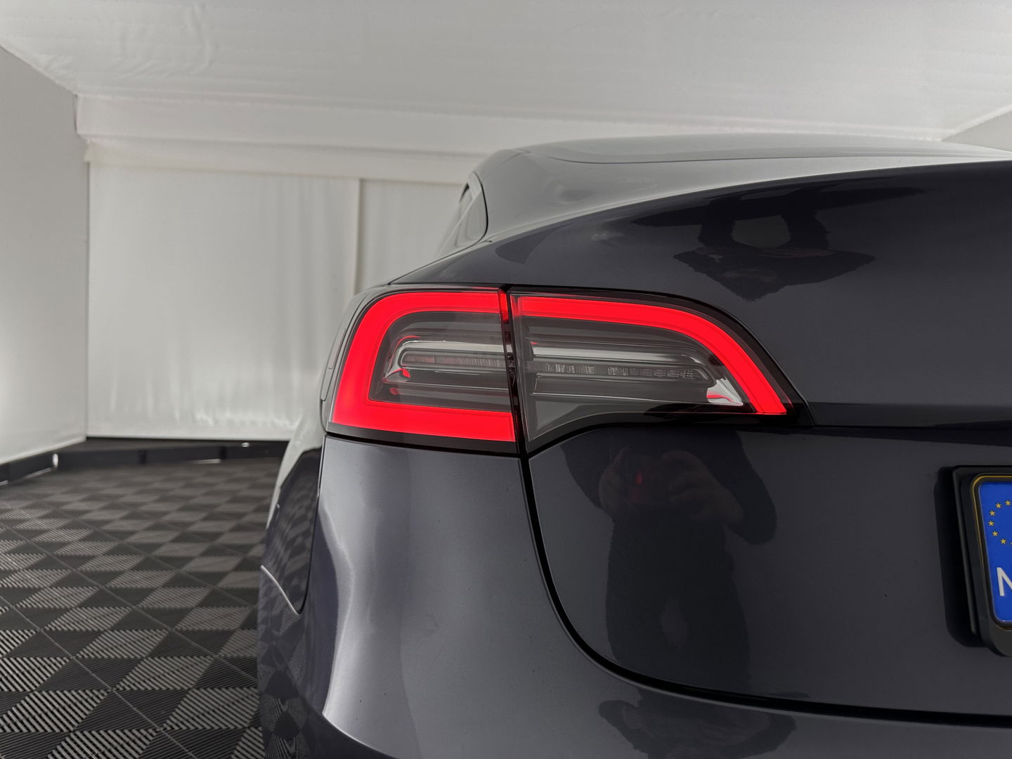 Tesla Model 3 Standard RWD Plus 60 kWh [ 3-Fase ] (INCL-BTW) Aut. *PANO | AUTO-PILOT | LEATHER | KEYLESS | FULL-LED | MEMORY-PACK | TOP-VIEW | DAB | CARPLAY | DIGI-COCKPIT | LANE-ASSIST | COMFORT-SEATS | 19"ALU*