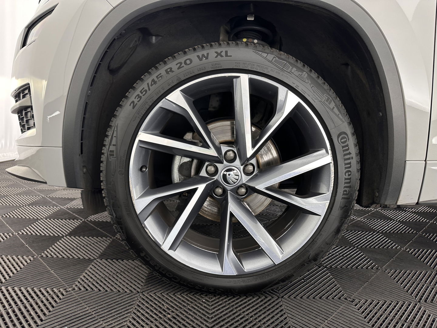 Škoda Kodiaq 1.5 TSI Sportline Business (INCL-BTW) Aut. *PANO | LEATHER-MICROFIBRE | FULL-LED | MEMORY-PACK | DIGI-COCKPIT | NAVI-FULLMAP | CAMERA | DAB+ | AMBIENT-LIGHT | KEYLESS | DAB+ | CARPLAY | PRIVACY-GLASS | 20"ALU*