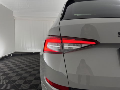 Škoda Kodiaq 1.5 TSI Sportline Business (INCL-BTW) Aut. *PANO | LEATHER-MICROFIBRE | FULL-LED | MEMORY-PACK | DIGI-COCKPIT | NAVI-FULLMAP | CAMERA | DAB+ | AMBIENT-LIGHT | KEYLESS | DAB+ | CARPLAY | PRIVACY-GLASS | 20"ALU*