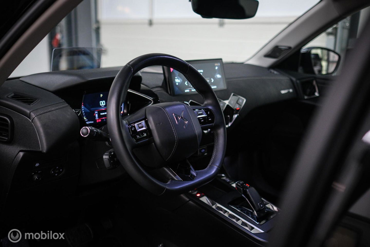 DS DS 3 Crossback 1.2 PureTech Louvre | Unieke uitvoering | Leder | Stoelverwarming | Cruise | Camera 360 | Rijklaarprijs |